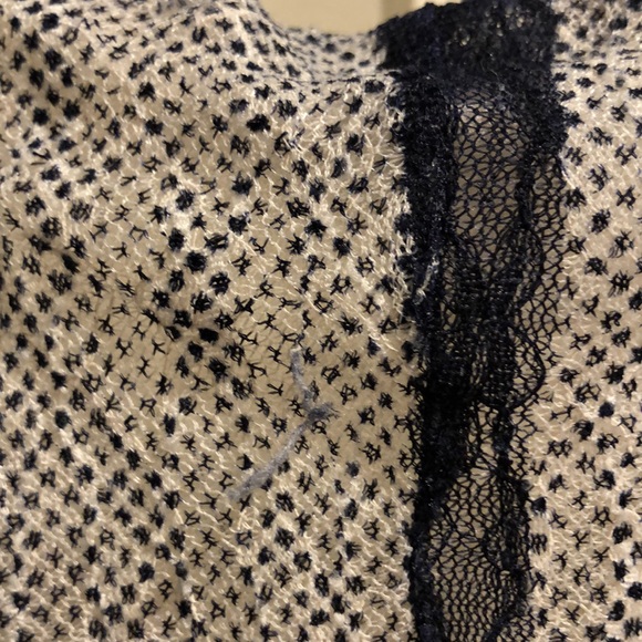 Sleeveless lightweight navy and white swing top - Picture 8 of 10